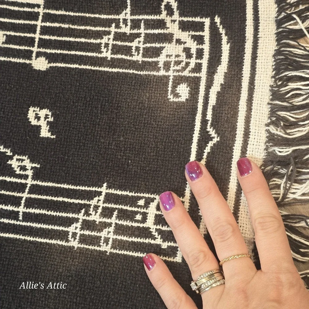 Tapestry Throw Blanket Couch Music Piano Keys Notes Reversible Black White‎ READ